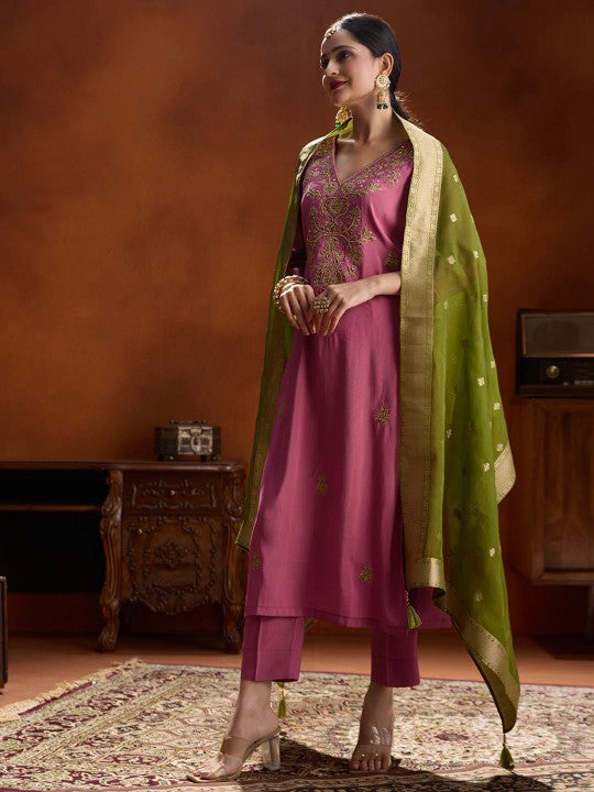 WOMEN PLUS Floral Embroidered Straight Beads & Stones Kurta