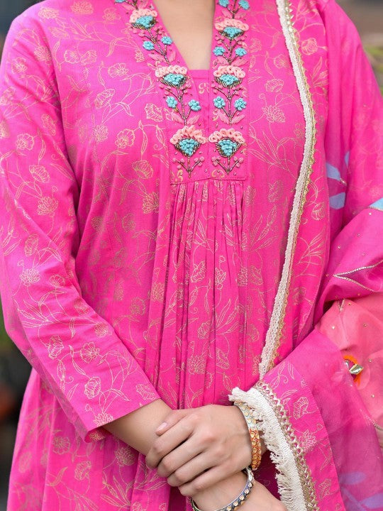 Aavanya Women Pure Cotton Printed Kurta Sets
