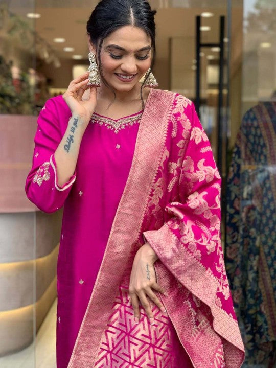 GUNVANTI FAB Women Solid Embroidered Kurta