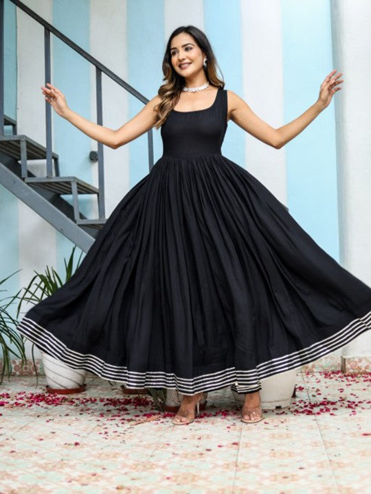 Chandbaali Women Striped Empire Gotta Patti Pure Cotton Kurta with Trousers & With Dupatta