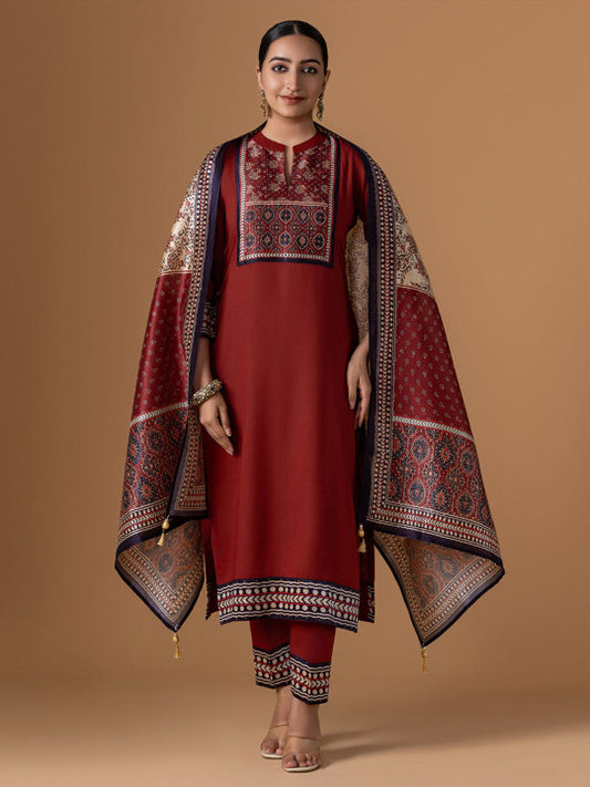 WOMEN PLUS Ethnic Motifs Yoke Design Thread Work Kurta With Trousers & Dupatta