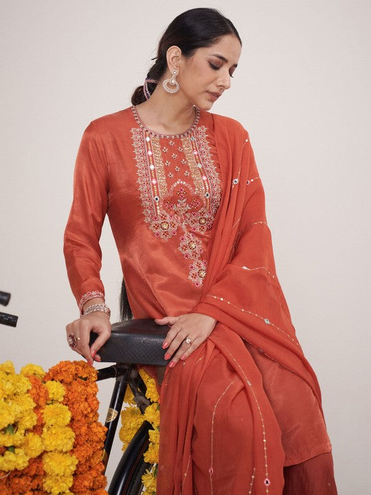 HIRIKA&DHRUTI Women Embroidered Regular Kurta
