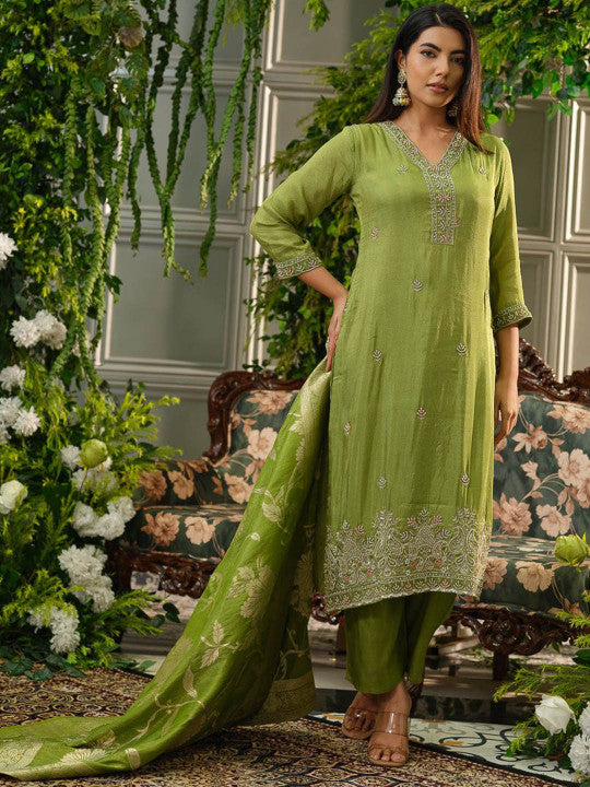 House of Pataudi Women Ethnic Motifs Embroidered Straight Kurta With Trousers & Dupatta