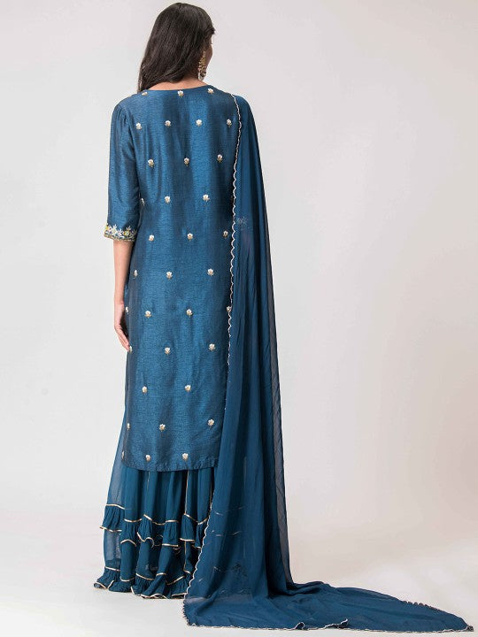 The Front Row Women Floral Embroidered Silk Kurta