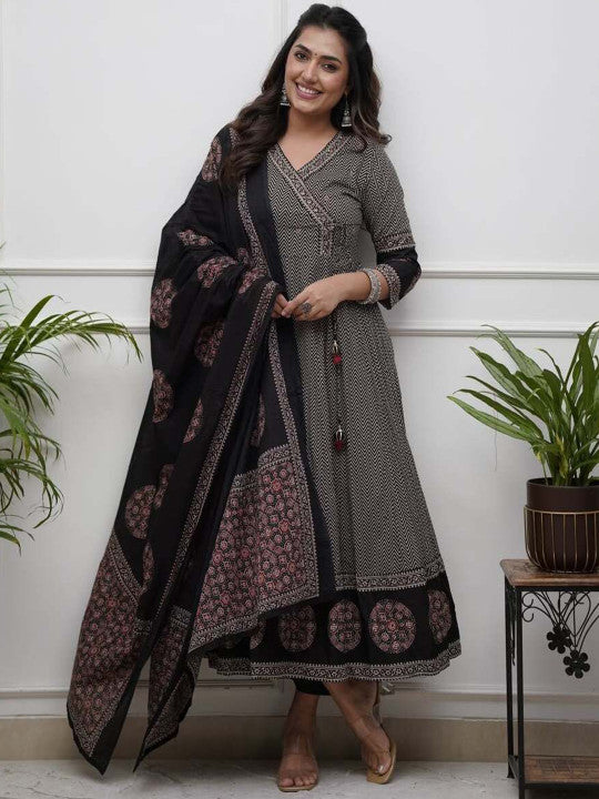 ASCIIBLUES Women Striped Kurta with Trousers & Dupatta