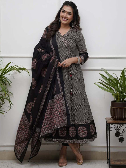 ASCIIBLUES Women Striped Kurta with Trousers & Dupatta