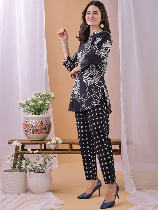 Fourleaf Printed Pure Cotton Mandarin Collar Top With Trousers Co-Ords