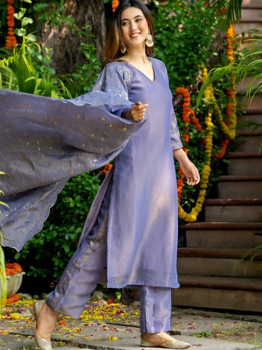 HOUSE OF JAMOTI Floral Embroidered Thread Work Straight Kurta